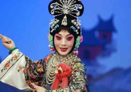 京剧演员付佳，舞台璀璨人生，励志之旅不断前行
